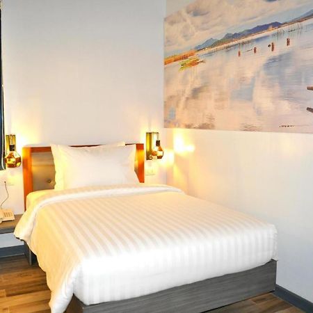 จีคิว พลาซา Hotel กาลิโบ ภายนอก รูปภาพ