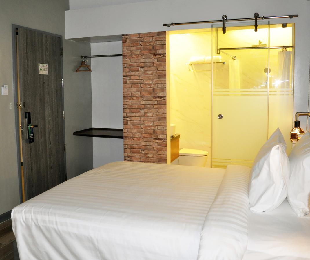จีคิว พลาซา Hotel กาลิโบ ภายนอก รูปภาพ