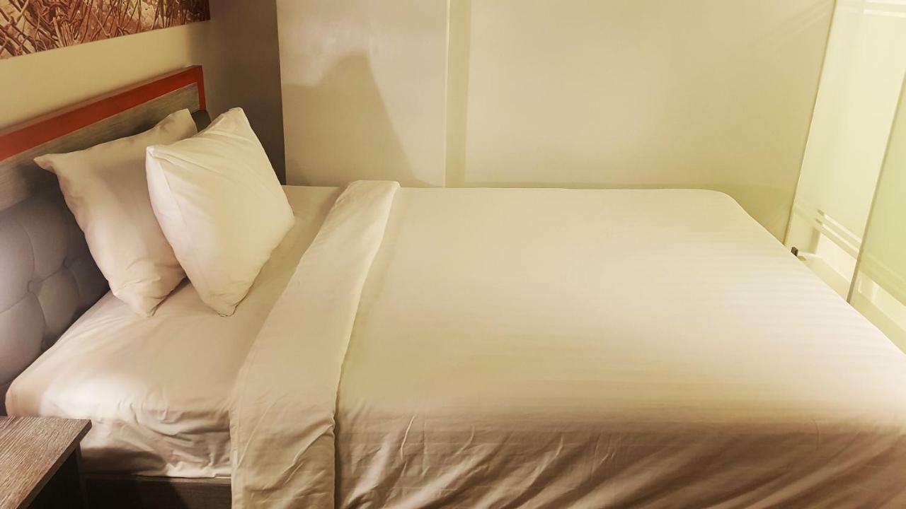 จีคิว พลาซา Hotel กาลิโบ ภายนอก รูปภาพ